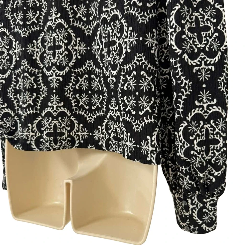 Ann Taylor Loft Black White Print Puff Long Sleeve Lightweight Top Shirt sz M